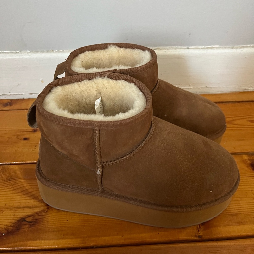 Emu Micro Platform “Ugg-Style” Sheepskin Boots - Size 8